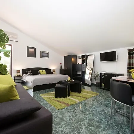 Zara Apartment *